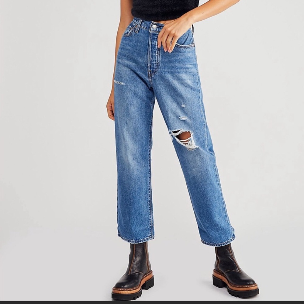 Levi's premium Ribcage straight ankle distressed jeans high waist Medium wash 29